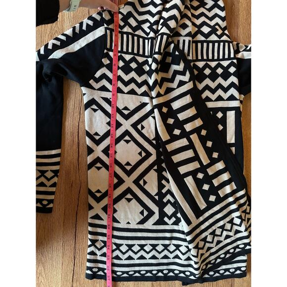 Neiman Marcus Black and Tan Patterned Cardigan Size Small - Picture 5 of 5